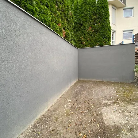 Einzimmer *
