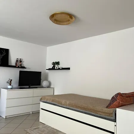 Einzimmer *